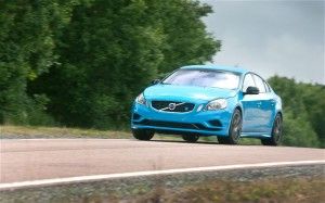 Volvo-S60-Polestar-front-three-quarter-view-in-motion