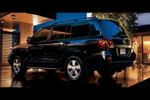 2012-Land-Cruiser-200-V8-10Carscoop5